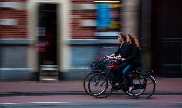 Kiedy można jeździć rowerem po chodniku?